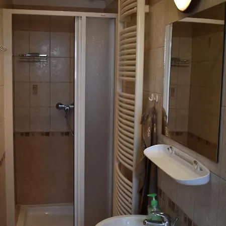 Lenka * Κάρλοβι Βάρι